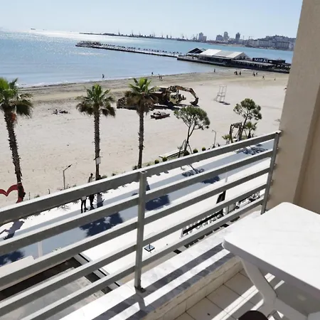 Xhekle Beachside Appartement