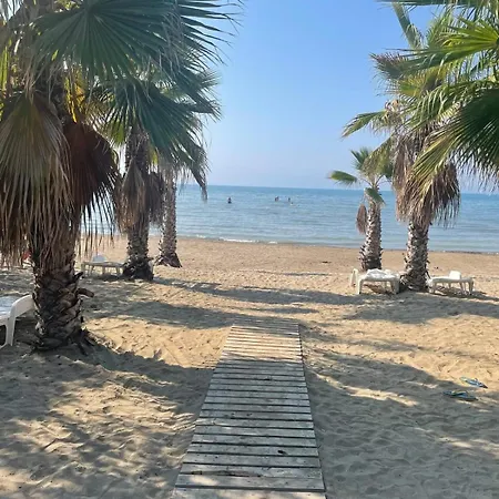 Xhekle Beachside *